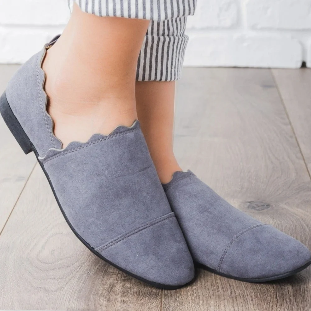 SCALLOPED SLIP-ON - Picture 3 of 3